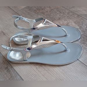 Stuart Weitzman Trifecta metallic Jelly sandals in silver, size 9